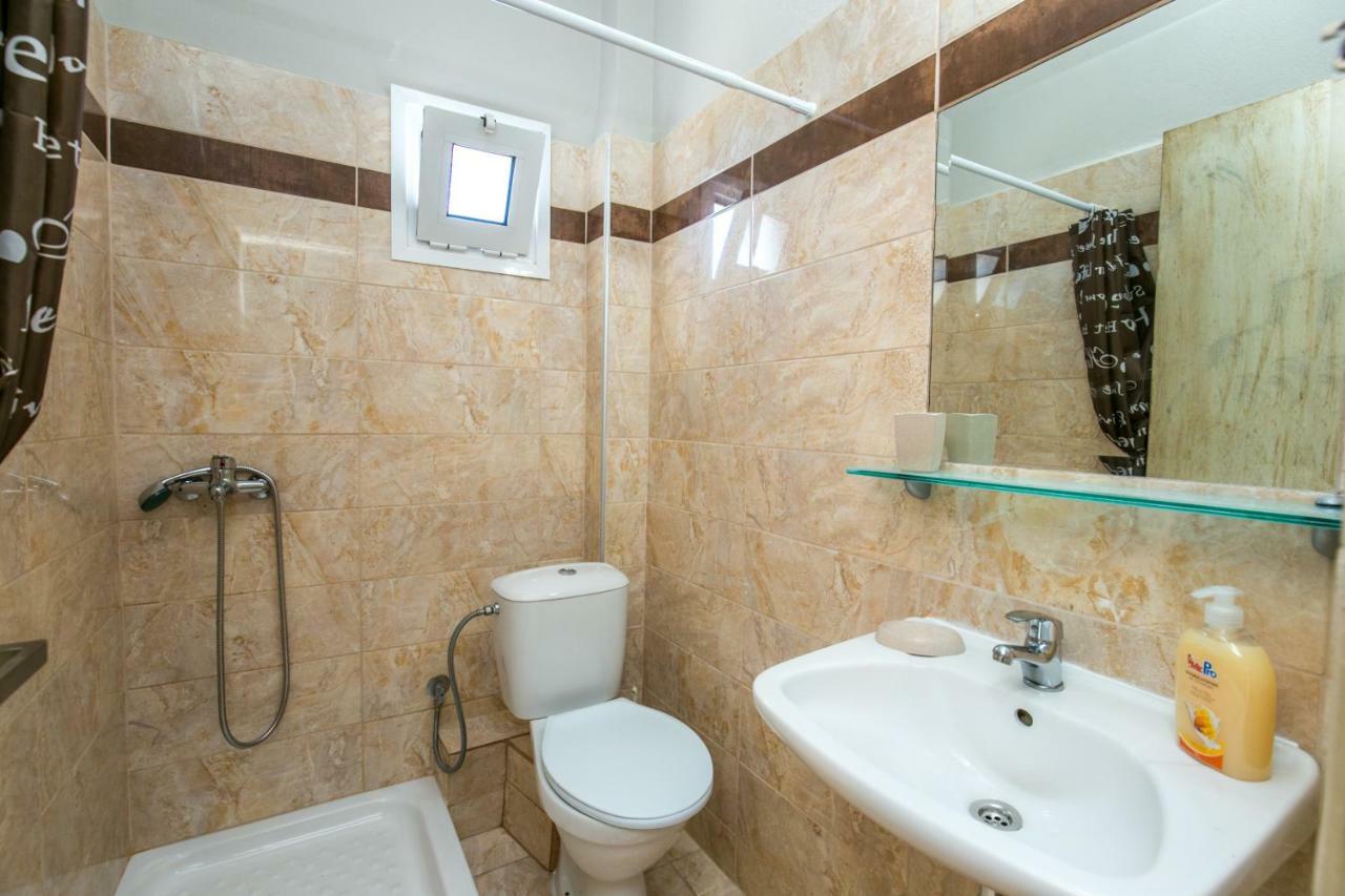 Studios Evis Потос Екстериор снимка